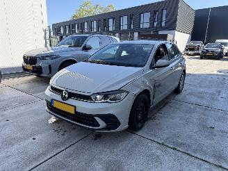 uszkodzony samochody osobowe Volkswagen Polo 1.0 MPI  80 PK-PDC-CRUISE 2024/11