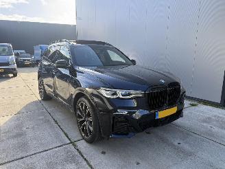 Vaurioauto  passenger cars BMW X7 xDrive 40i High Executive-PANO-LEDER-HEAD UP-360 CAMERA-4 WIEL BESTURING 2022/4