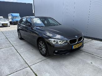Damaged car BMW 3-serie 318i Centennial Executive NAVI - CLIMA - PDC 2017/1