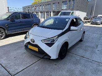 Auto incidentate Toyota Aygo 1.0 VVT-i- X-PLAY-CAMERA-NAVI-AIRCO 2020/1