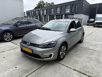 Schadeauto Volkswagen Golf e-GOLF 136 PK WARMTE POMP-NAVI-LED-PDC-CRUISE 2019/1