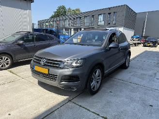Schadeauto Volkswagen Touareg 3.0 TDI HIGHLINE-  4X4  LEDER-PANO-CAMERA-PDC 2014/2