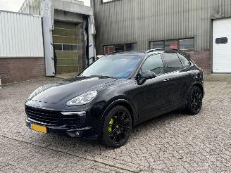 skadebil auto Porsche Cayenne 3.0 S E-HYBRID Platinum Edition Orgineel Nederlandse Auto NAP! Pano Bose 2016/12
