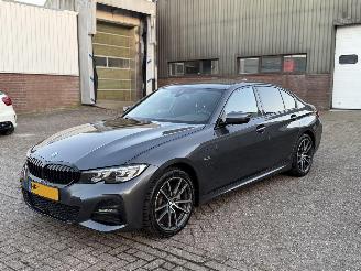 krockskadad bil auto BMW 3-serie 320e M-Pakket Edition Plus Sfeerverlichting 2021/11