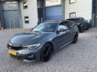 Damaged car BMW 3-serie 330i Xdrive M-Pakket High Executive Harman Kardon Pano Sfeerverlichting Head-Up 2020/3