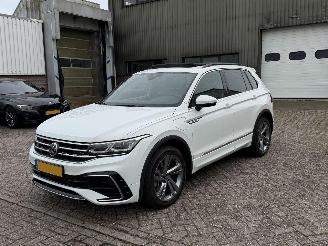 uszkodzony samochody osobowe Volkswagen Tiguan 1.4 TSI EHybrid R-Line Pano 2021/12