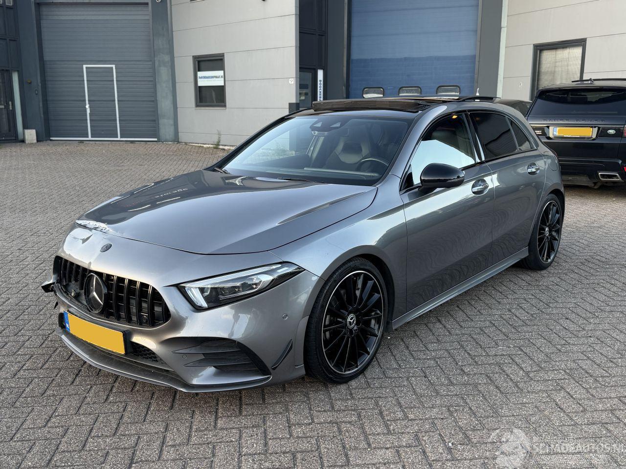 Mercedes A-klasse 200 AMG Pakket Pano Premium Plus Sfeerverlichting Burnmester 360Camera