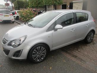 Voiture accidenté Opel Corsa 1.4-16V DESIGN EDITION 5 DEURS AIRCO 2013/9