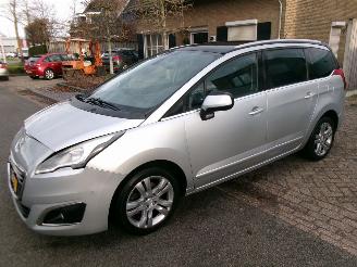 uszkodzony samochody osobowe Peugeot 5008 2.0 HDiF EXECUTIVE 7 PERSOONS CLIM NAVI PANO 2015/3