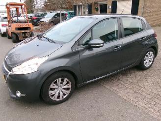 škoda osobní automobily Peugeot 208 1.2 I ALLURE 5 DEURS AIRCO 2012/8