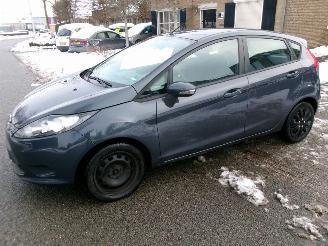 Voiture accidenté Ford Fiesta 1.25 LIMITED AIRCO 2011/1