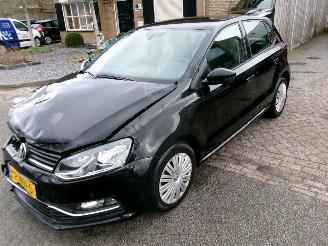 Schadeauto Volkswagen Polo 1.4 TDI COMFORTLINE CONNECTED SERIES 2016/10