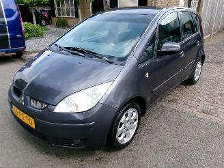 krockskadad bil auto Mitsubishi Colt 1.3 INVITE AUTOMAAT AIRCO 2004/6