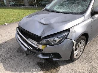 Peugeot 308 BREAK  1.2 T picture 6