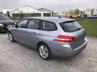 krockskadad bil auto Peugeot 308 BREAK  1.2 T 2019/3