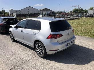 damaged passenger cars Volkswagen Golf 1.0TSI  SOUND 2018/5