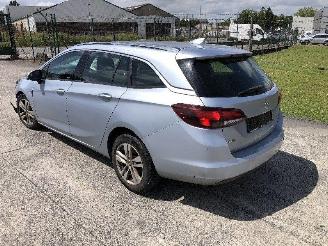 Voiture accidenté Opel Astra 1.6 CDTI B16DTU 2017/6