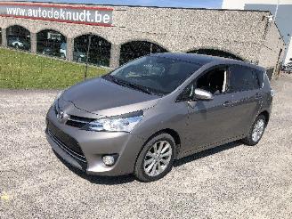 damaged passenger cars Toyota Verso 1.6 D4D 2014/4
