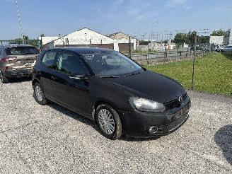 damaged passenger cars Volkswagen Golf 1.6 TDI 2009/12