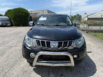 Unfallwagen Mitsubishi L-200 2.4 DI-D 2017/10