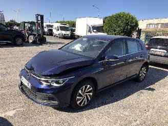 damaged passenger cars Volkswagen Golf GOLF 8  1.4 HYBRIDE 2022/10