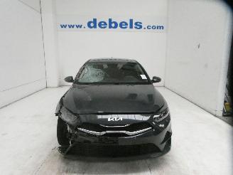uszkodzony samochody osobowe Kia Cee d PULSE 1.6 CRDI ISG 2023/4