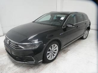 Volkswagen Passat GTE picture 3