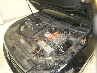 Volkswagen Passat GTE picture 28