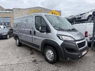 uszkodzony samochody osobowe Peugeot Boxer 2.2 BLUEHDI L2H1 2020/2