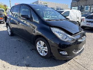 Damaged car Hyundai Ix20 1.6 CRDI 2013/12
