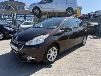 uszkodzony samochody osobowe Peugeot 208  2013/8