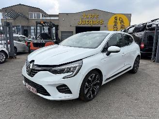 uszkodzony samochody osobowe Renault Clio PAS POUR LA FRANCE 2021/12