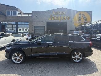 krockskadad bil auto Volvo V-60 BUSINESS 2022/4