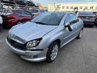 krockskadad bil auto Peugeot 206 1.6 CABRIOLET 2003/7