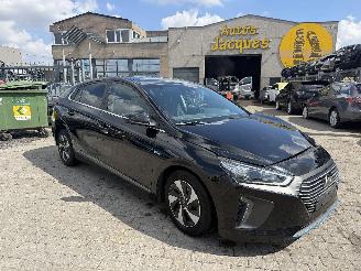 Schadeauto Hyundai Ioniq HEV1.6 GDI EXECUTIVE 2016/11