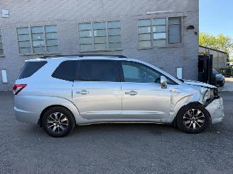 damaged passenger cars Ssang yong Rodius  2015/11