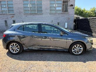 Damaged car Renault Mégane IV INTENS 2016/6
