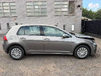 Schadeauto Volkswagen Golf TRENDLINE 2014/3