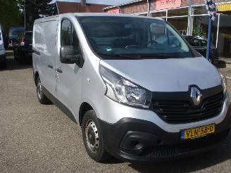skadebil bedrijf Renault Trafic AIRCO-NAVI  EURO 6 2016/9