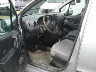 Peugeot Partner LONG  1.6HDI AIRCO-NAVIGATIE picture 15