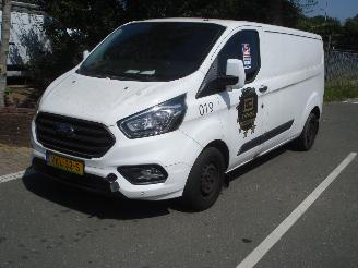 Vaurioauto  commercial vehicles Ford Transit Custom L2-H1 2.0 DCI  EURO 6       AIRCO 77KW 2018/8