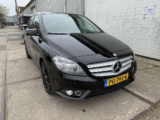 skadebil auto Mercedes B-klasse 220d Ambition Automaat 2013/9