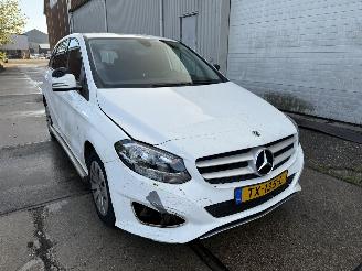 damaged passenger cars Mercedes B-klasse 220d Ambition Automaat 2018/11