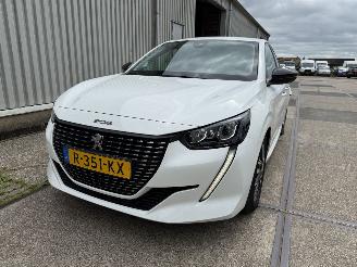 Avarii autoturisme Peugeot 208 1.2 PureTech Allure 2022/9
