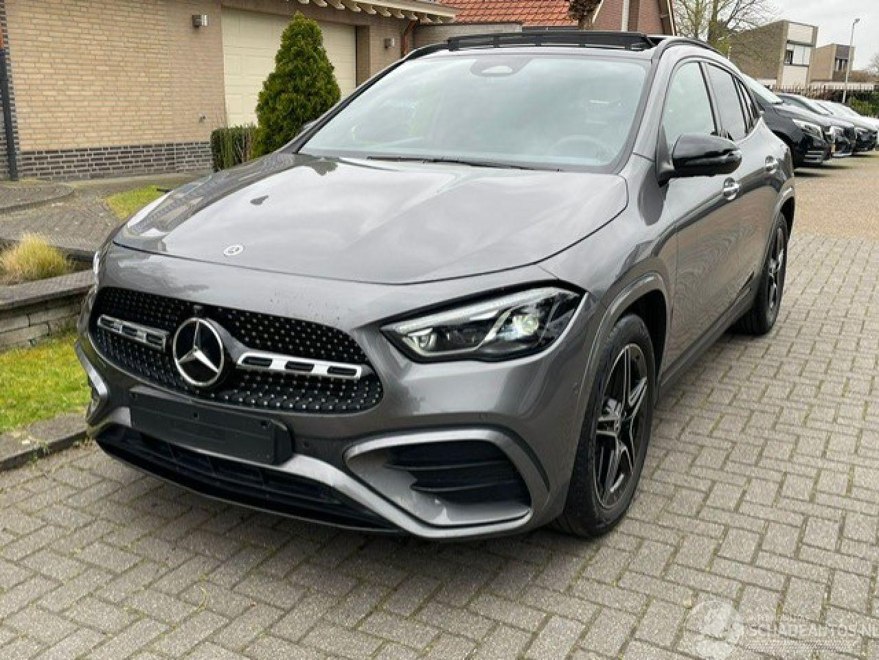 Mercedes GLA 180 AMG LINE PANORAMADAK NAVI NIGHT CAMERA LED