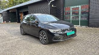 Schadeauto Volkswagen Golf 8 Pano 1.5 NAVI CLIMA CAMERA VIRT DASH LED 18 INCH B.J 04-2023 2023/4