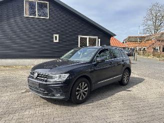 skadebil auto Volkswagen Tiguan AUTOMAAT PANO LEER NAVI CLIMA CAMERA B.J 2019 2019/1