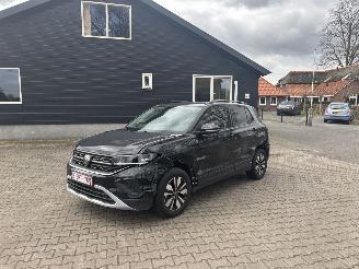 Schadeauto Volkswagen T-Cross AUTOMAAT 110 PKNAVI CLIMA CAMERA B.J 12-2024 FACELIFT 2024/12