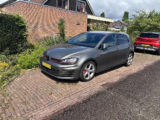 Damaged car Volkswagen Golf GTI AUTOMAAT 230 PK Performance Navi Clima (geen schade) 2016/5