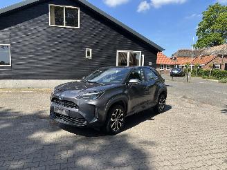 Vaurioauto  passenger cars Toyota Yaris Cross HYBRIDE 1.5 AUTOMAAT NAVI CLIMA CAMERA B.J 06-2023 2023/6